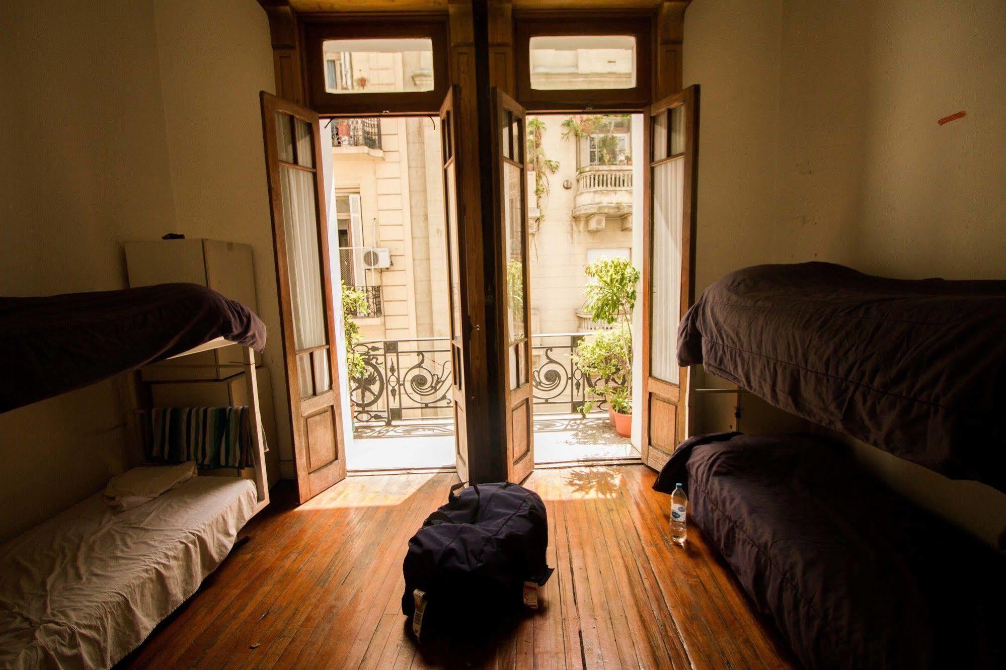 Bill And Bill Hostel Buenos Aires Exterior photo